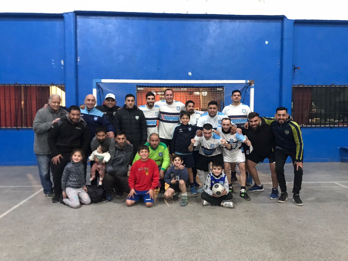 LynchFutsal's tweet photo. ✋#Senior
⚽️ Resultados vs Nolting
👍Veteranos 6 a 3 a
👎Master 9 a 6
👍Junior 5 a 4
Fecha 4 #Elite1 de @AMFPrensa 🏆
#somosSocialLynch 🇪🇪
#sentimientodebarrio 💪 https://t.co/qknrDSY54v
