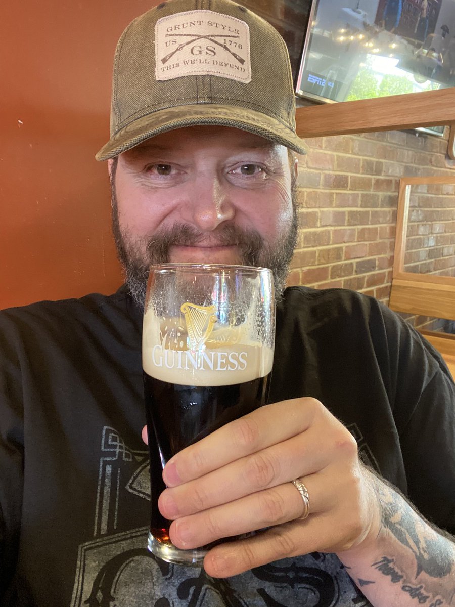 RockCowboyPhil's tweet photo. Spot of lunch in @Drakescomeplay 🇺🇸#LiquidStyle🍺🍹🍹🍺 https://t.co/KTF8A8o4ly