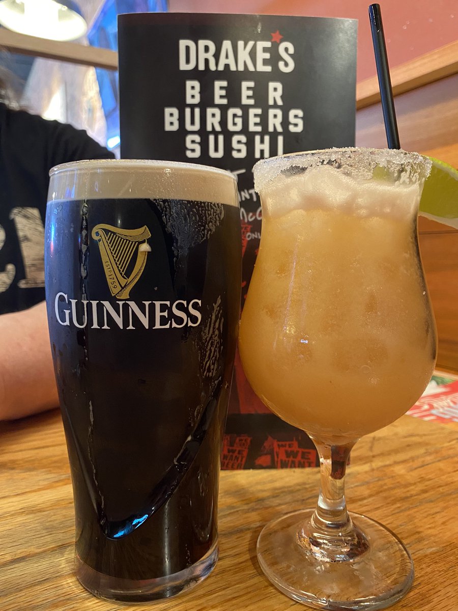 RockCowboyPhil's tweet photo. Spot of lunch in @Drakescomeplay 🇺🇸#LiquidStyle🍺🍹🍹🍺 https://t.co/KTF8A8o4ly