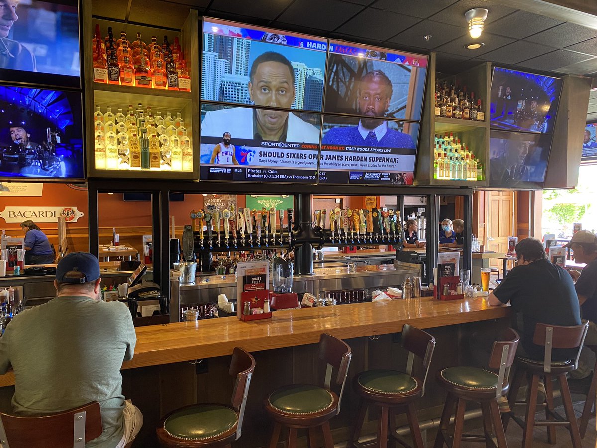 RockCowboyPhil's tweet photo. Spot of lunch in @Drakescomeplay 🇺🇸#LiquidStyle🍺🍹🍹🍺 https://t.co/KTF8A8o4ly