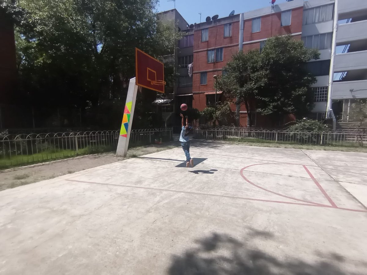 HABITUSAC's tweet photo. Como cada domingo, nos lanzamos con la comunidad de San Pablo Xalpa en Azcapotzalco, para hacer Switch entre el arte, el juego y el deporte. https://t.co/7XNRSvkEVp