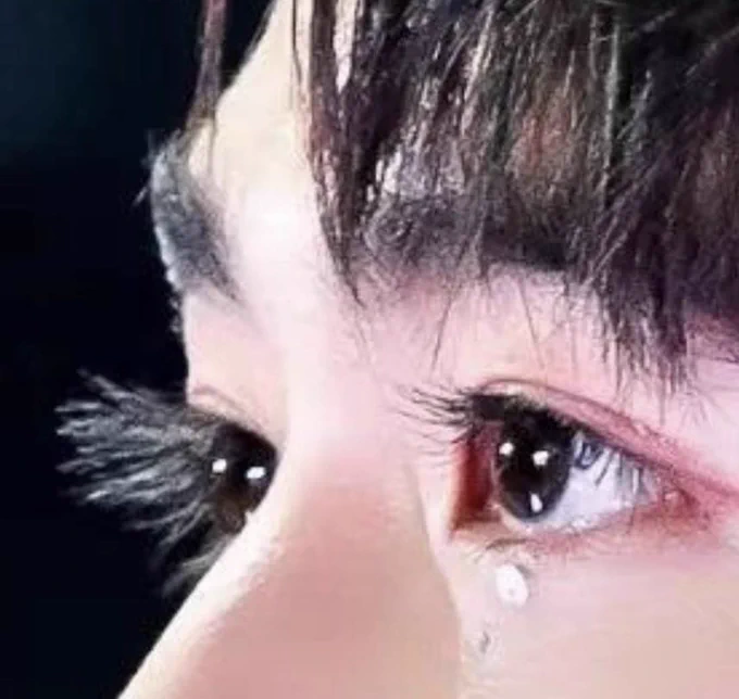 พึ่งเห็นขนตาพีพีชัดๆ มีไอดอลผีแล้วยกให้พีพีขนตาผีได้ไหม คือยาวกว่าอนาคตกุมาก 