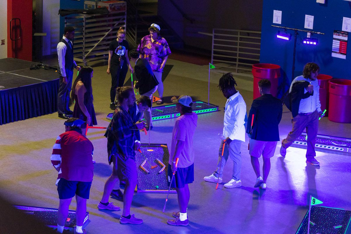 StudentLifeHC's tweet image. Thank you to everyone who attended Vegas Night on May 11. Nearly 500 students were in attendance for a fun and exciting evening to celebrate May in style!