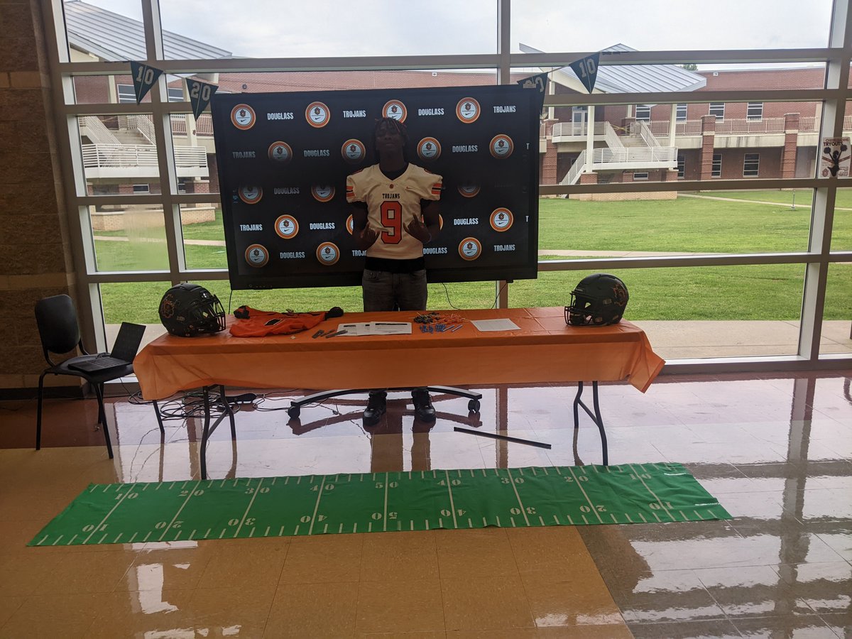Middle school signing Day 2022 
<a href="/FDMoonMS/">F.D. Moon Middle School</a> <a href="/DHSAthleticsOKC/">Douglass Trojans Athletics</a>
 <a href="/OKCPS_Athletics/">OKCPS Athletics</a> <a href="/GameDayGraphic2/">ⒼⓐⓜⓔⒹⓐⓨ Ⓖⓡⓐⓟⓗⓘⓒⓢ</a>