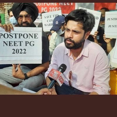 drwhowrites's tweet photo. I would like to express my eternal gratification towards on man who kind of instilled hope inside of me and made rethink about need of honest student leadership, he is not just an amazing orthopaedic surgeon he is hero for us @DrRohanKrishna3 sir. #NEETPG2022 (1/3) https://t.co/rEUHavPh1M
