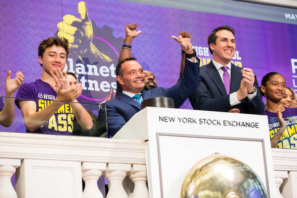 NYSE's tweet photo. It’s a Judgement-Free Summer! We were energized to welcome @PlanetFitness to kickoff its High School Summer Pass initiative 🤸♀️ 🏃♂️Teenagers ages 14-19 can work out for free all summer long! ☀️ Time to #FeelFitacular $PLNT #PFSummerPass https://t.co/2E4reYge6p