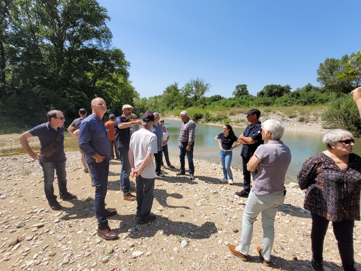 smmar_aude's tweet photo. FORMATION | 1ere session de formation sur l’#hydromorphologie des cours d’eau aujourd’hui avec les élus du Syndicat #Orbieu-Jourres ! 🏞
Programme :💼théorie (fonctionnement d’une #rivière, restauration...) + 👀visite de terrain.
Un grand merci aux 25 participants !👏 #EPTB https://t.co/mrRfoKGbaZ