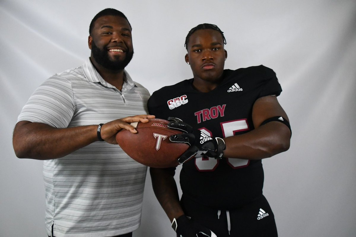 reggiejones224's tweet photo. Had a great official visit this weekend @TroyTrojansFB thank you @cole_popovich @CoachJonSumrall for making me feel at home https://t.co/uFkFmz42Hg