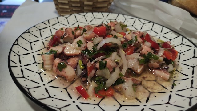 _restaurant_bot's tweet photo. Tasca das Fodinhas; R. do Rosário 24, 4990-104 Pte. de Lima, Portugal https://t.co/RN63Azw9ep https://t.co/gLx8BiMmme