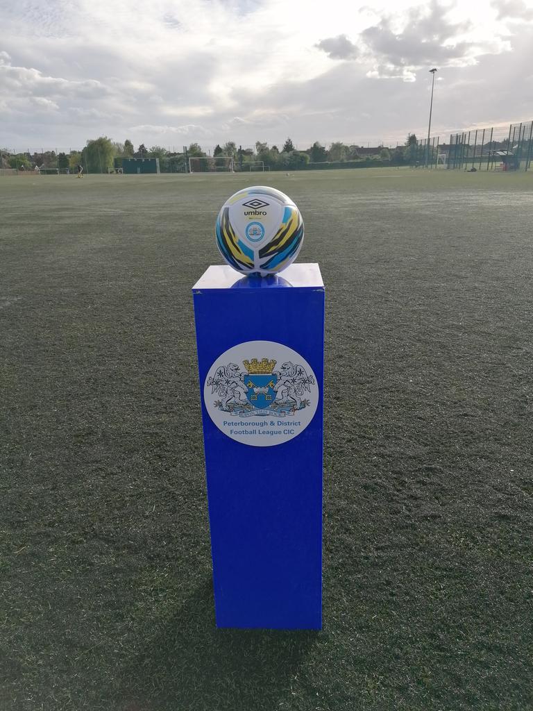 PDFLUK's tweet photo. 🏆 Sunday League Cup Final 🏆

Less than an hour until kick off!

Come down to @NethertonUtdFC ground to see @westravenfc take on @Enfield_Dons

Entrance is free, kick off at 7:45pm https://t.co/hJZkGatin6