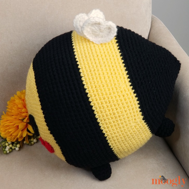 mooglyblog's tweet photo. Here to wish you a bee-utiful day! 🌸🐝♥ https://t.co/6RYTOvAdzv
#rhwl #yarnspo #bees #mooglyblog #amigurumi https://t.co/N2hrZCPwqs