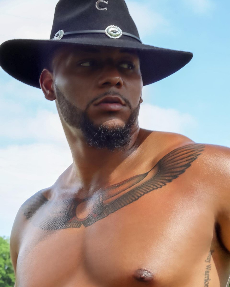 Moon_Chasin's tweet photo. A God dreaming of being a human being! 

A real DB MAN - @debonairmen_ 

📸: @londonvsreese 

#DebonairMen #Cowboy #Western #WildWildWest https://t.co/OXF8zgv9lx