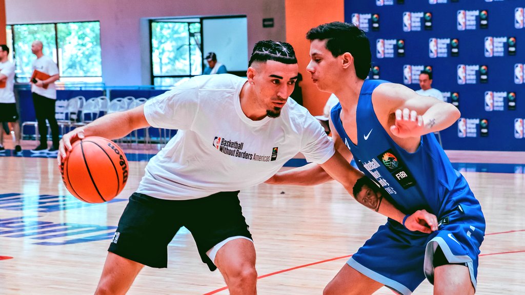 El dominicano Chris Duarte 🇩🇴 es parte de los entrenadores de los mejores talentos de América Latina, reunidos en México en "Basketball Sin Fronteras". #Fiebruses #CanchaEntera #NBA75 #BasketballWithoutBorders