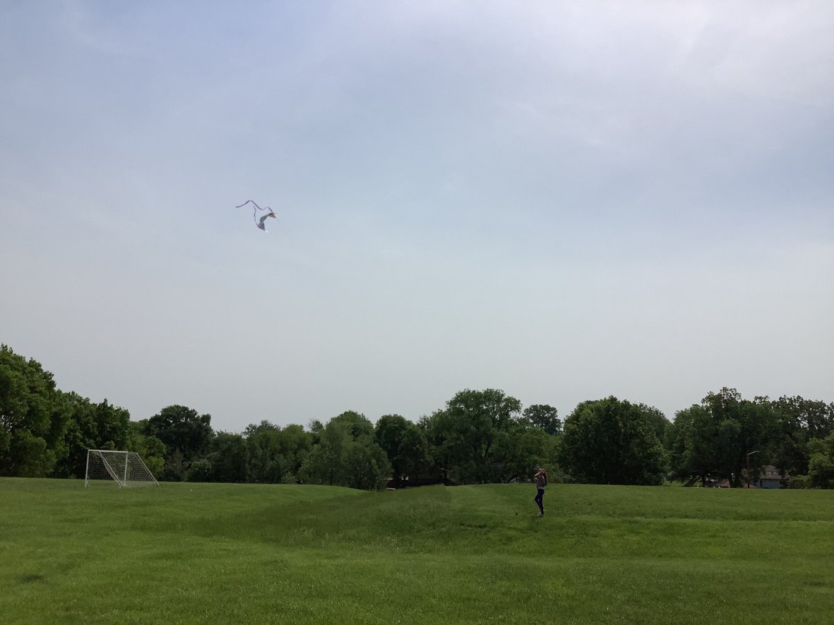 RollingRidgeELL's tweet photo. When reading about kites, making kites and how to fly a kite, you go out and test the real thing! Loved seeing their faces and interactions with kites and each other. #handson #vocabulary #ELL #reading #writing #creative #opsmomentsthatmatter https://t.co/421u6BdLf3