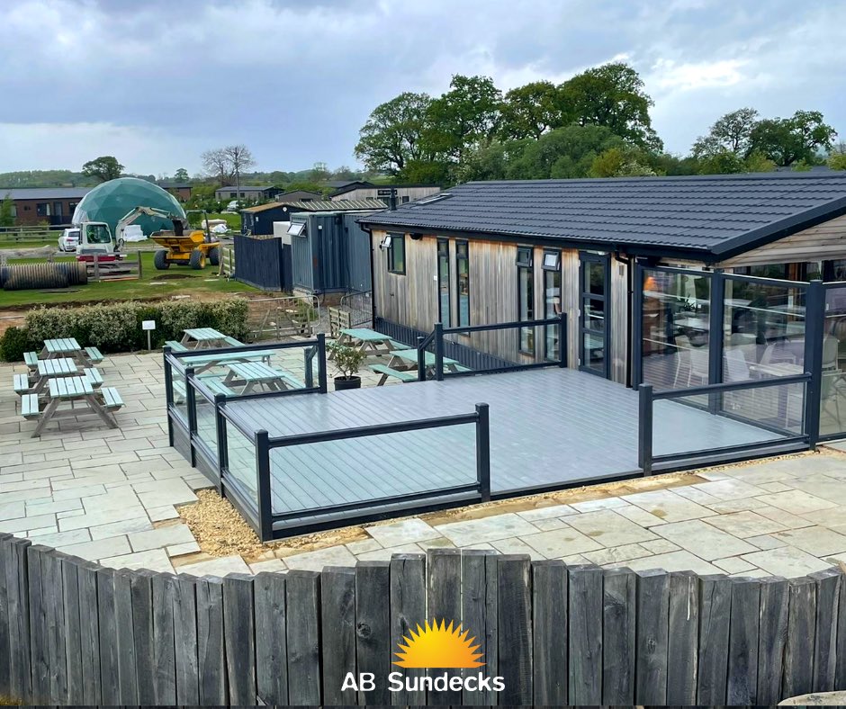 Team have been busy at <a href="/Team_LR_UK/">Leisure Resorts</a> 📍Angrove 🤩

New ramp access decking for their reception in our most popular AB exclusive grey deck board and slate grey rails and skirt. And an extended seating area added to their bar restaurant 🙌

Looking fresh 👏