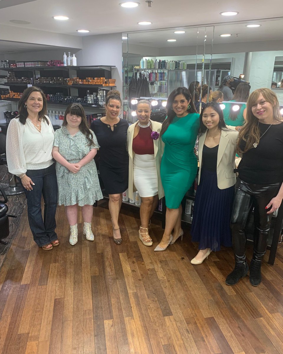 Tune in to 6ABC tonight at 5 p.m. We were interviewed by Alicia Vitarelli for a signature event around World Diversity Day. 

#AllHairAllPeople <a href="/aliciavitarelli/">Alicia Vitarelli</a> <a href="/6abc/">Action News on 6abc</a> <a href="/6abcFYIPhilly/">6ABC FYI Philly</a> <a href="/AndreRichardSa2/">Andre Richard Salon</a>