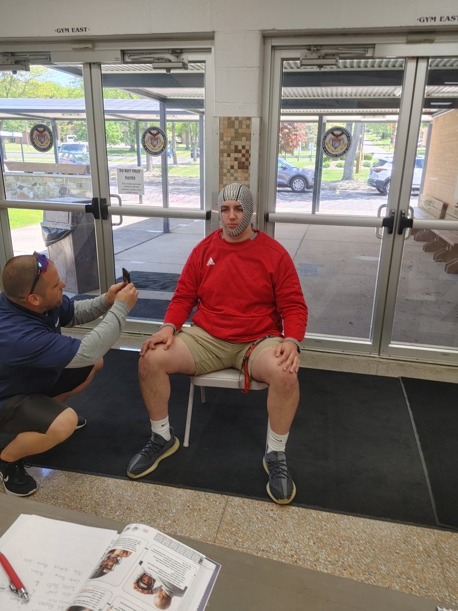 BKeckRiddellguy's tweet photo. Scanning some guys for Riddell Axiom @warrenjfk today. #TeamRiddell Go Eagles 🏈 https://t.co/ybPxMEDyCI