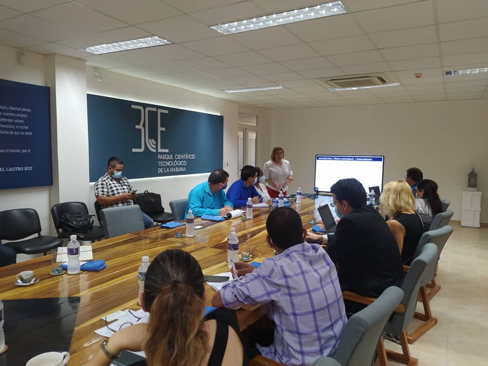 PCTHabana_3CE's tweet photo. En la mañana de #hoy directivos del @MINCOMCuba @universidad_uci y el @PCTHabana_3CE se reunieron con expertos de #Estonia. En el encuentro conocieron sobre el desarrollo de las TIC en #Cuba y visitaron algunos de los proyectos que se incuban en nuestro ecosistema. #UniónEuropea https://t.co/wlJjZESVEi