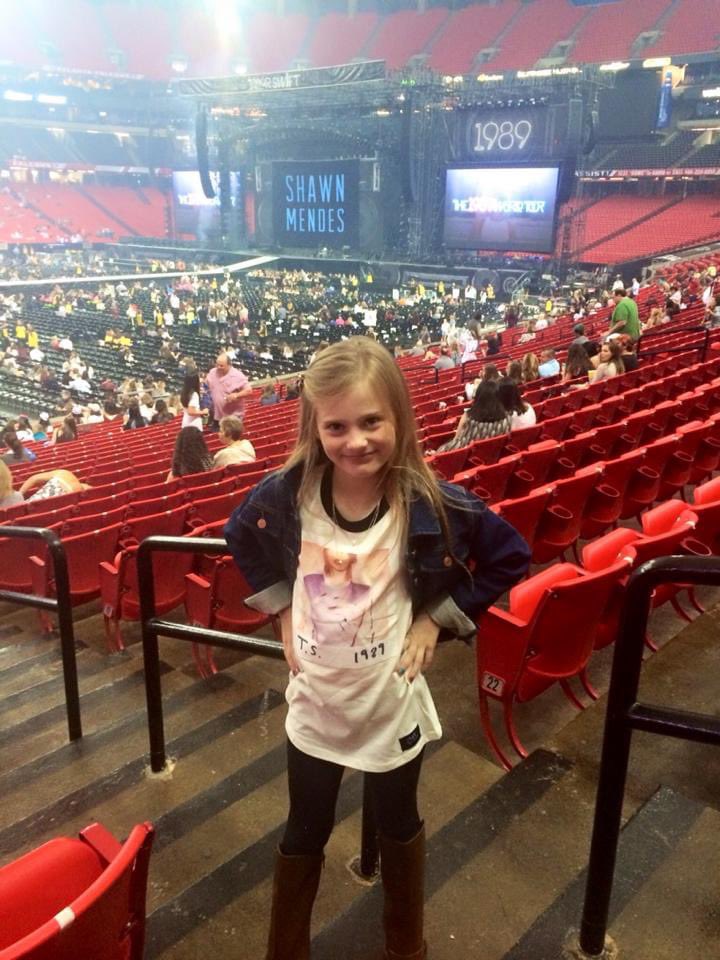 Jenn92570634's tweet photo. @taylorswift13 Please send a Happy 15th Birthday to your #1 fan, Lizzy! She’s loved you since she was 3 years old! 💜💜💜 https://t.co/DWiv80Pyiy