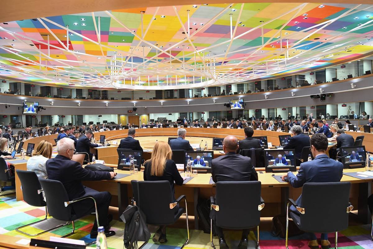BulgariaMod's tweet photo. Minister Zakov: Today was approved the Hub for #EU #Defence Innovation which complements hubs and other instruments under #NATO. We also discussed 🇪🇺 joint development and acquisition of capabilities and this is of crucial importance to #Bulgaria and 🇧🇬 Armed Forces. 
#FACDefence https://t.co/yuODHW4I8n