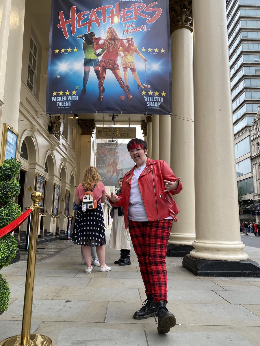 BarbelleUK's tweet photo. ONLY GONE AND FREAKING WON THE COSPLAY COMPETITION DIDNT I?!? #HowVeryCosplay @HeathersMusical https://t.co/tAlXpUkzJm