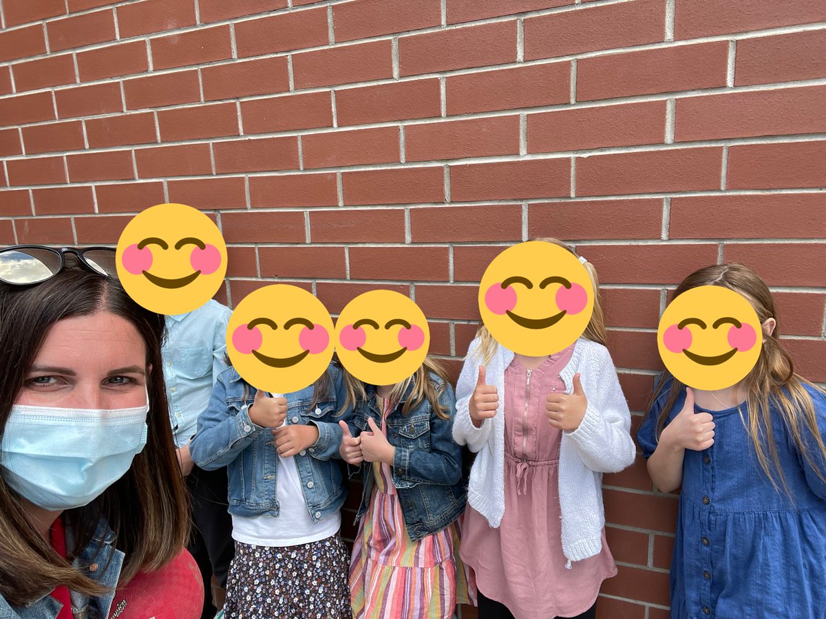 KellyLamersRRPS's tweet photo. Day one of EQAO complete! Students worked very hard and should be very proud of themselves! Some even gave it two thumbs up! @JulieRuberto @MclayJulie https://t.co/PhRsVzzlGE