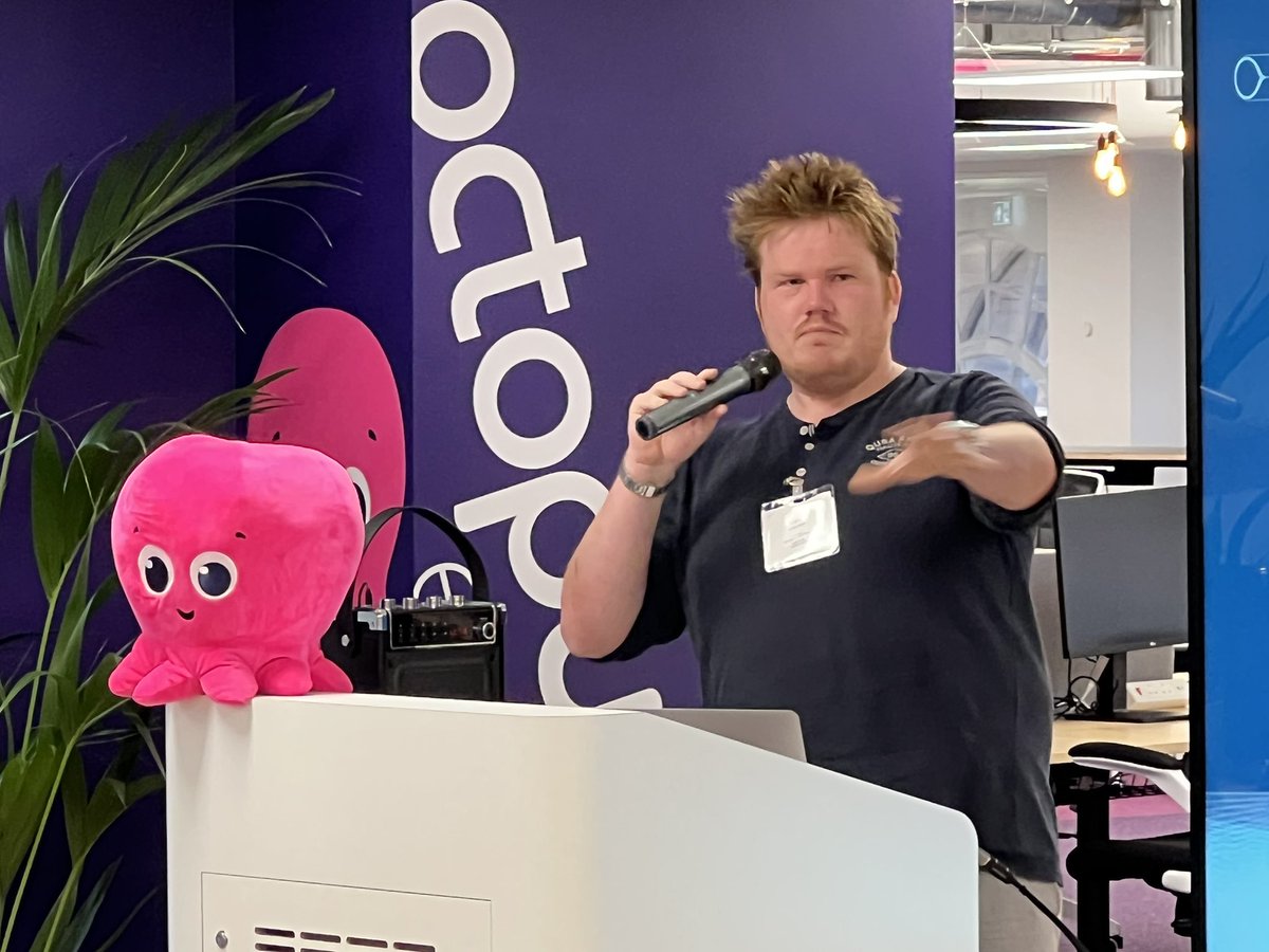 adammawright's tweet photo. Separated at birth? @josh_eadie 
#En_Tech_talks @CentreNetZero https://t.co/UGriKLAIF2