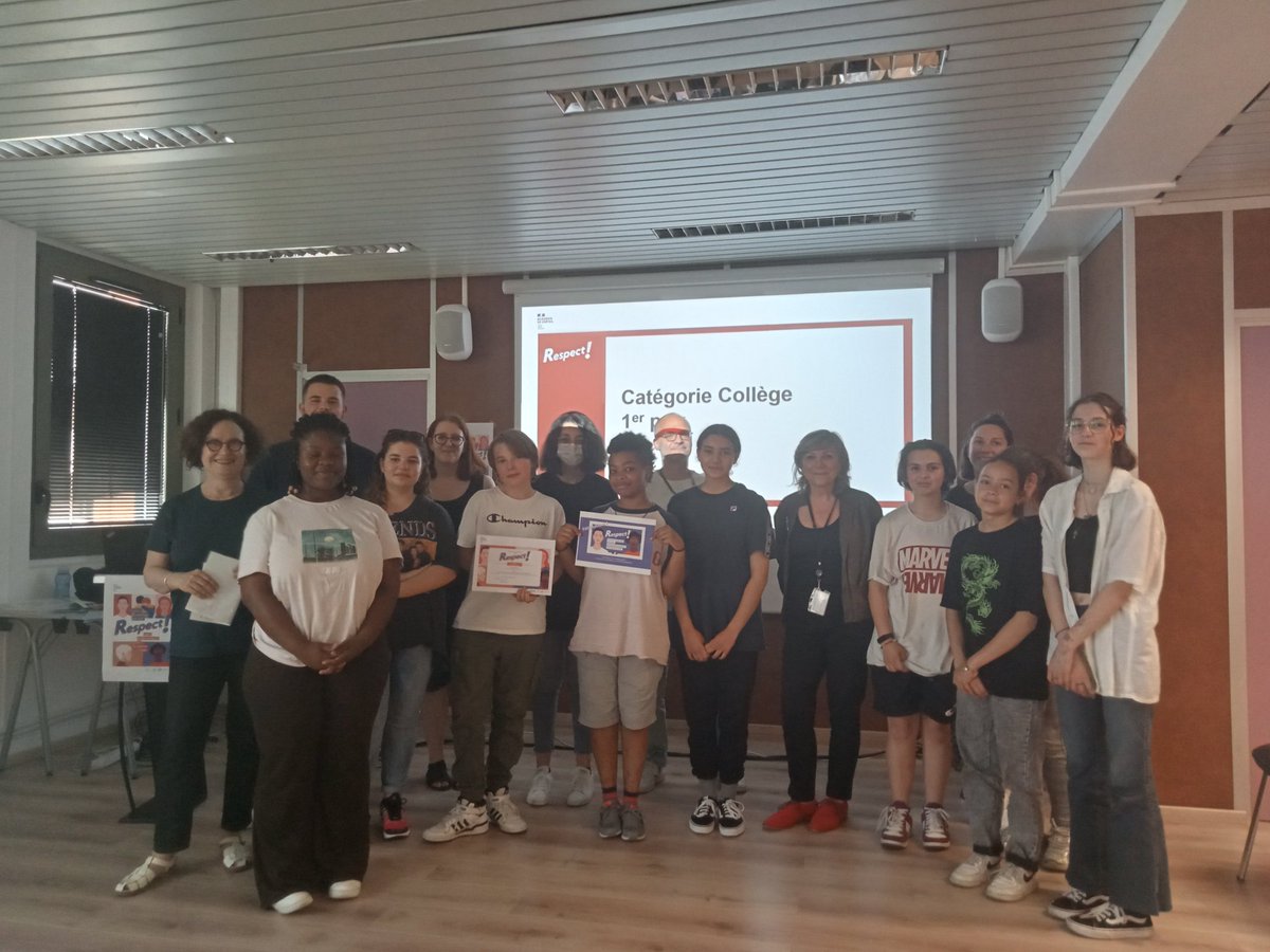 cavlcreteil's tweet photo. A l'occasion de la journée mondiale de lutte contre les LGBTphobies, remise des prix du concours Respect ! #academieCréteil Présence des élus #cavl membres du jury #Engagement des élèves pour une société égalitaire &amp; respectueuse🌈 👏👏👏 aux participants et aux lauréats ! https://t.co/6ShZ4ak1A5