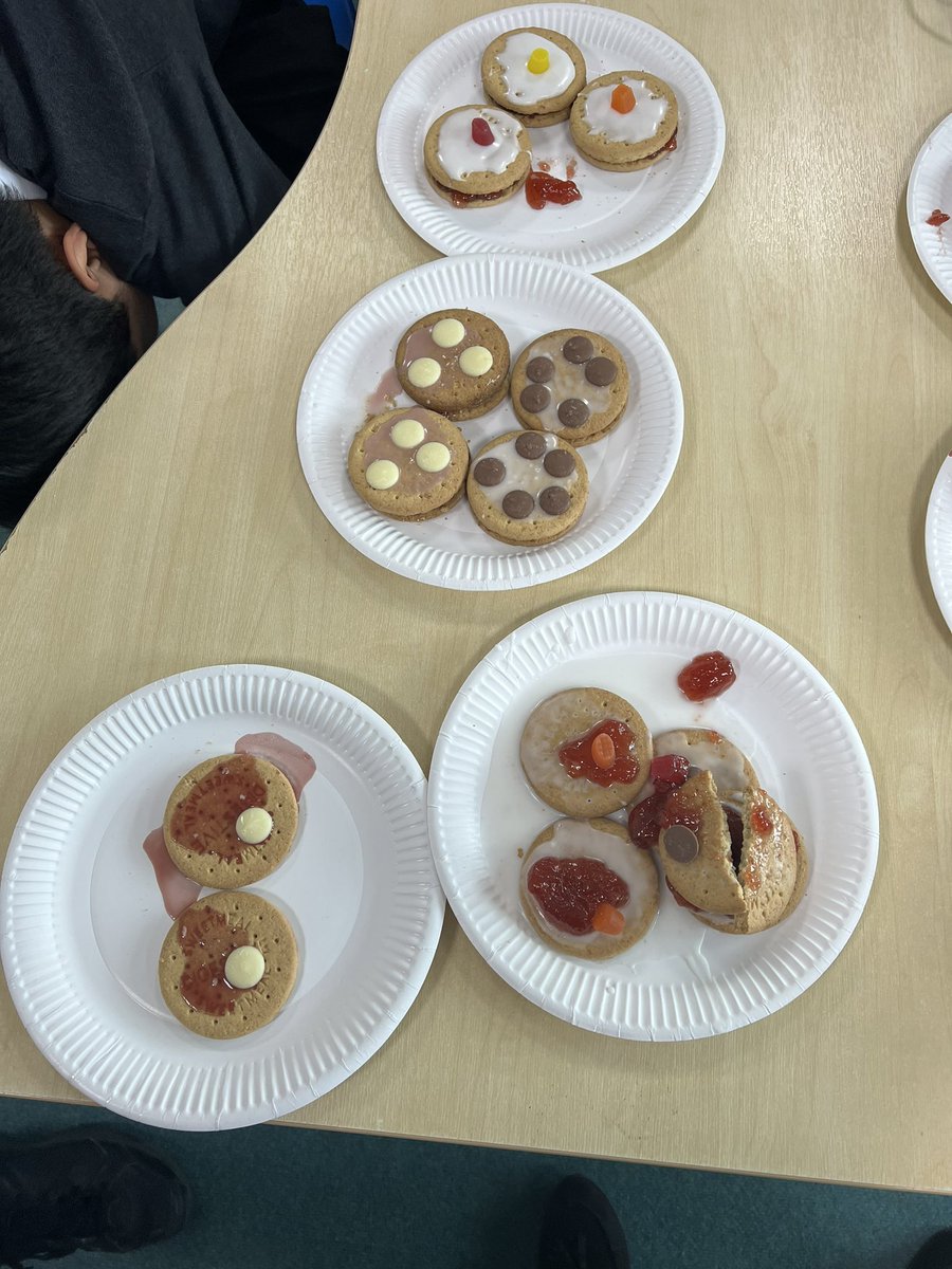 Miss Smith tweet media