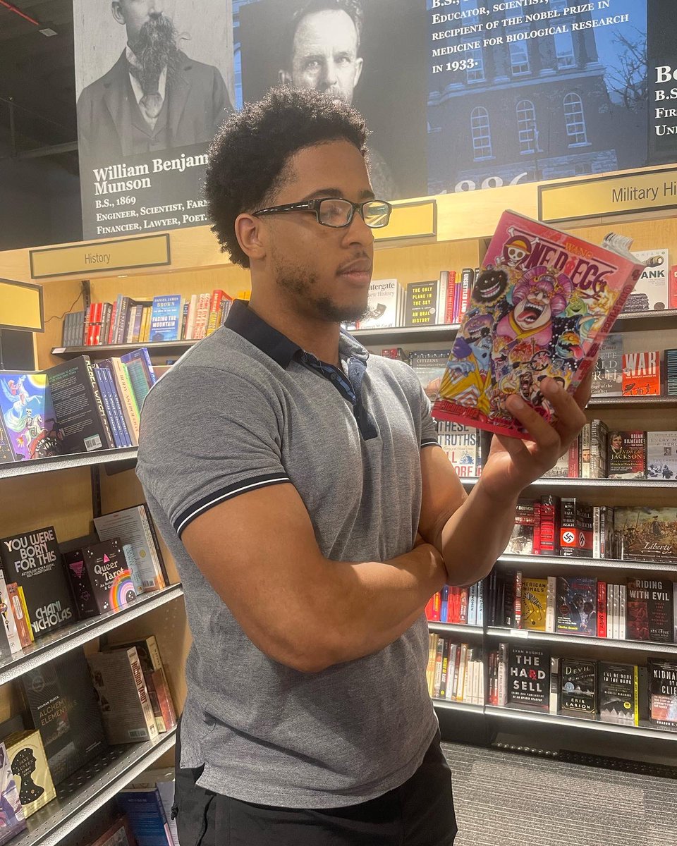 Need something to do this summer?
Come check out the UK Bookstore for a good summer read! Here are a couple of the GSC employee recommendations 📖📚