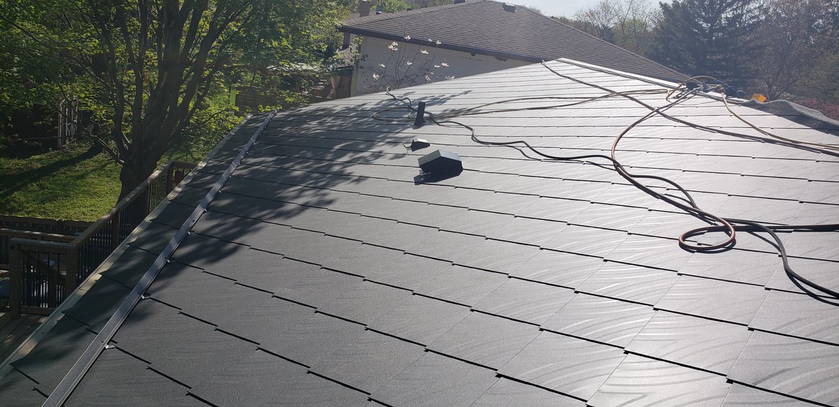 NWRoofing1978's tweet photo. We just love what's cooking at local celebrity chef @adambrenner83 's home!
We're installing #DiamondSteel shingles, known for their high durability, classy look and incredible curb appeal!
#YourLocalRoofer #StratfordON #WilmotON #AyrON #WoodstockON #OxfordCounty #PerthCounty https://t.co/PQB6Cwtsw5