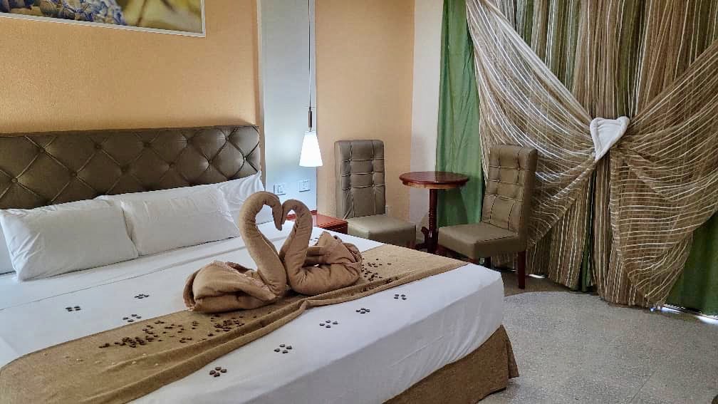 HBrGuardalavaca's tweet photo. ...because we’re always thinking of your happiness...

#BrisasGuardalavaca #CubanacanHoteles #CubaTravel #HolguinTravel #TogetherOneMoreTime #yourhappyplace #roomdecor #happiness https://t.co/8IbnpxUsNp