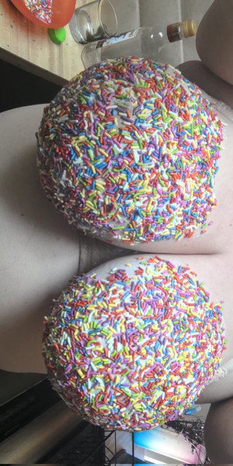 Titty Tuesday live! https://t.co/OHA69orwoj https://t.co/feffxwJwo0<a href="/tag/onlyfans"class="tags"><span>#onlyfans</span></a>