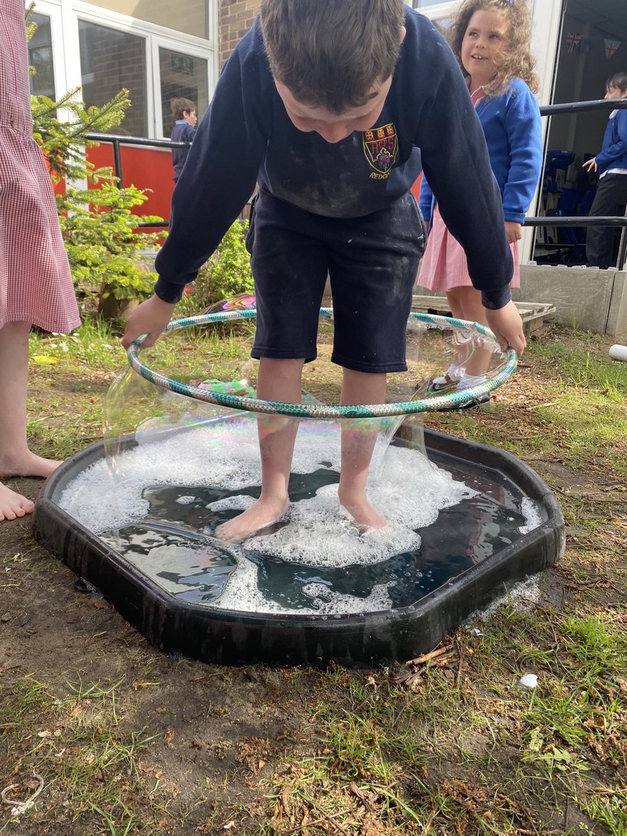 pinesredgate's tweet photo. We absolutely smashed our science week question of the day - Do bigger children blow bigger bubbles? #RCPscience #scienceweek #WeLearn #bubbleseverywhere #barefeetscientists https://t.co/24eMa0RRaN