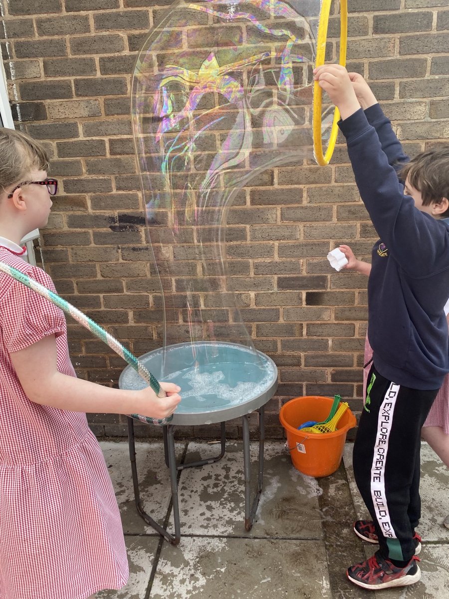 pinesredgate's tweet photo. We absolutely smashed our science week question of the day - Do bigger children blow bigger bubbles? #RCPscience #scienceweek #WeLearn #bubbleseverywhere #barefeetscientists https://t.co/24eMa0RRaN