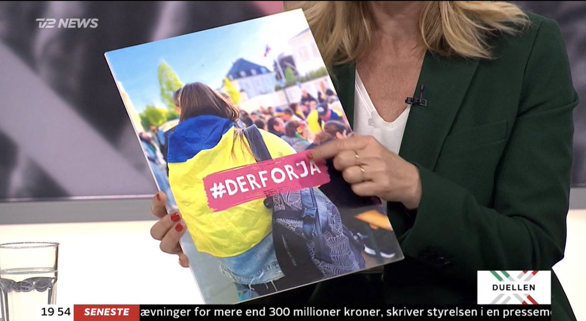 radikale's tweet photo. Rigtig god debat i Duellen på @tv2newsdk mellem @sofiecn og @pederhvelplund. Vi tror på sammenholdet. Vi ønsker, at Danmark får mulighed for at bidrage, stemme ja og nej. Det har vi ikke idag #derforja https://t.co/Ts38lNAXAy