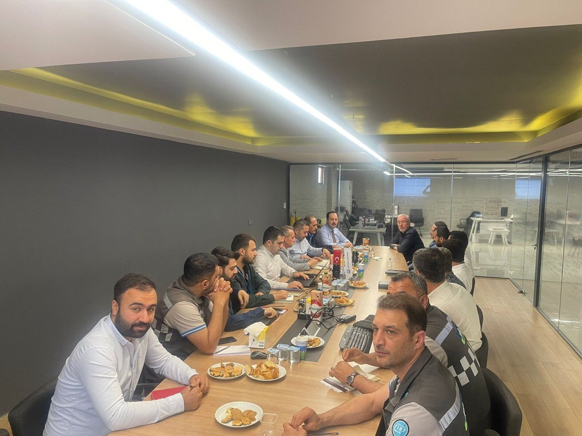 AksaSanliurfa's tweet photo. 2022 yılı alt yapı çalışmalarında koordinasyonu arttırabilmek adına ev sahipliğimizde, Büyükşehir ve İlçe Belediyelerimizin katılımı ile #AYKOME toplantımızı gerçekleştirdik. 
Çalışmaları güçlü kılmak ve kaynakları doğru kullanabilmek adına bu toplantıları önemsiyoruz. https://t.co/iqUk0qgk8C