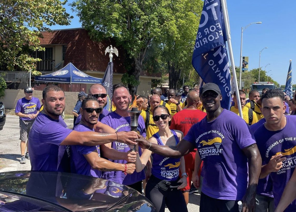 JpWrves's tweet photo. The Sweetwater Police Dept. and it’s personnel had the honor to participate in The Law Enforcement Torch Run for Special Olympics. Our Officers were privileged to carry the “Flame of Hope”alongside our brothers and sisters from local and federal law enforcement agencies. https://t.co/cs2EroO2IU