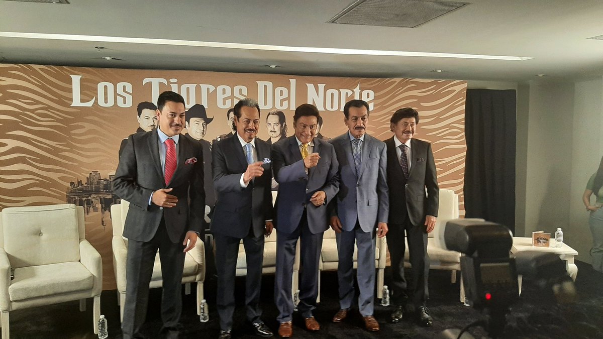 idgruperaofi's tweet photo. #IdentidadGrupera @tigresdelnorte hablan de sus 3 fechas completamente llenas en @AuditorioMx además de las sorpresas que tendrán en siguientes proyectos musicales!!
#Rt @aliceecooper27 @UMusicMexico @_Parte_1 https://t.co/MzVXHeZ0p8
