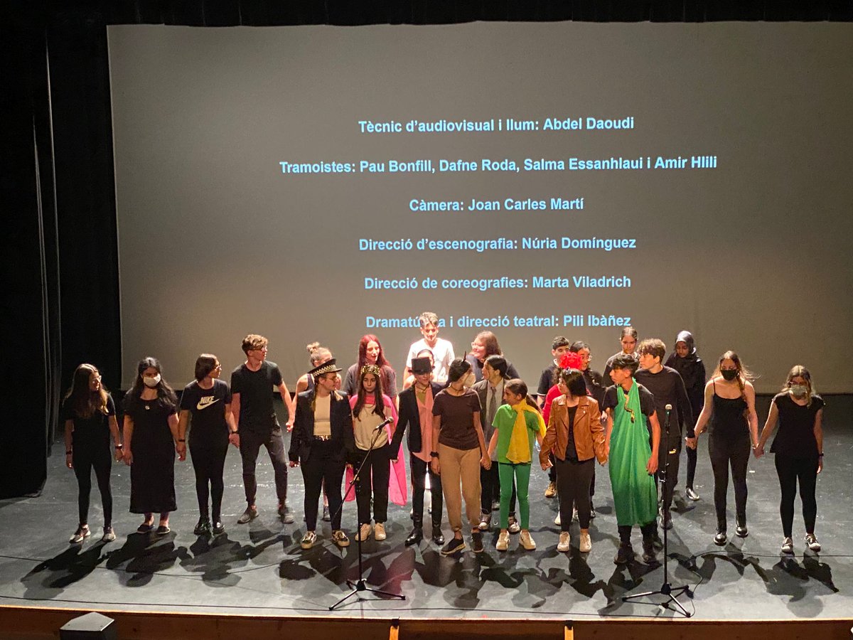 IEDMangrane's tweet photo. La Mostra de Teatre del Baix Ebre ens ha donat l'oportunitat d'estrenar "El tren de les estrelles",continuació del "Petit príncep" que ens ha fet viatjar per l'espai exterior i interior i somiar que un món millor és possible. Gràcies a l'alumnat per haver volat tan lluny i tan bé https://t.co/BPlvI1iX6l