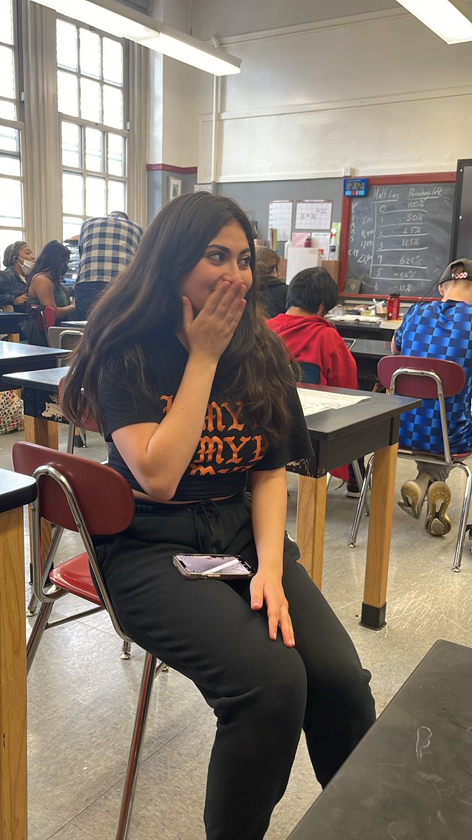 Lisamvam's tweet photo. I JUST ASKED MARIELLE WHAT HER SENIOR QUOTE IS AND SHE SAID “ASTALAVISTA BABY” SPDLSKSKSKSFVKBSLB https://t.co/sdZdDV51fR