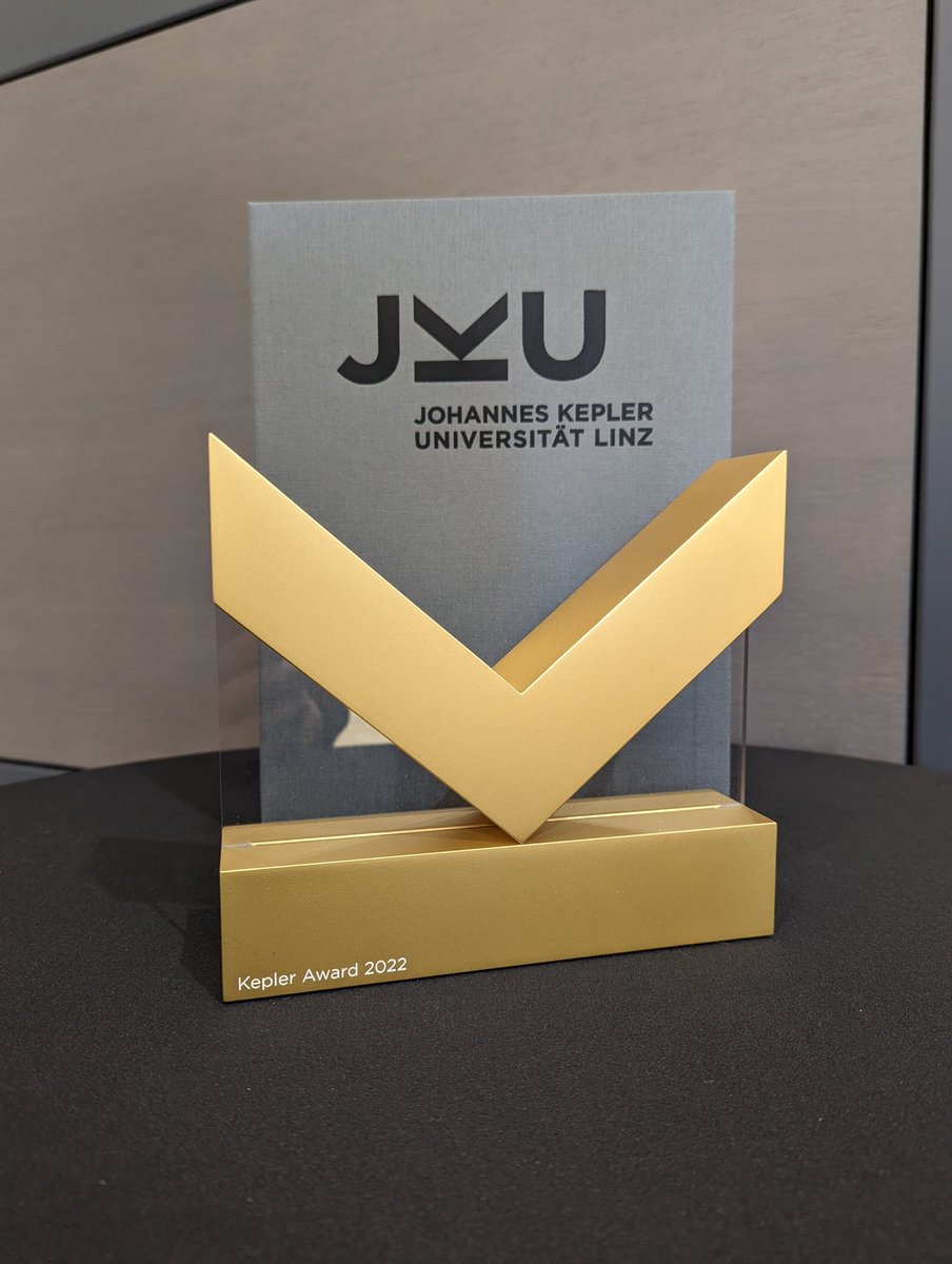 _mroland's tweet photo. Just received the Kepler Award for excellence in digital teaching @jkulinz. Thanks @insjku for providing a great environment for innovative digital teaching. And thanks to all my students who provided great feedback on how to improve my courses. https://t.co/DFPCACuYau