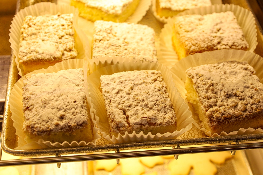 In the mood for something sweet? 🍰 🎉 ⁠
Stop by Nadler's today to view our entire selection of sweets baked in-house daily!⁠