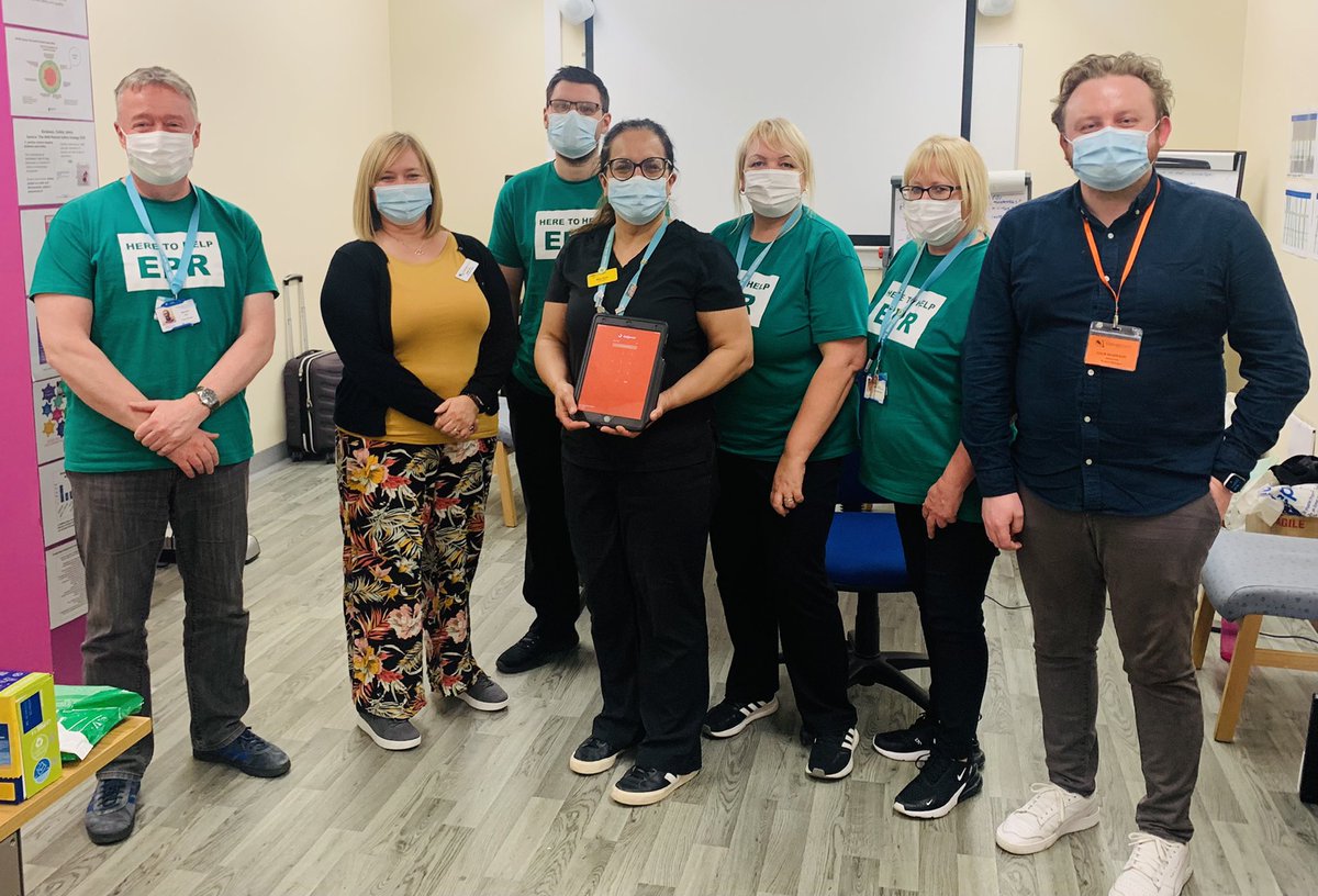 myobstetrician's tweet photo. @Reid6red @WHHNHS Thank you Maggie and Colin from @BadgerNetUK #makingadifference #maternitysafety #MIS4 #informationforwomen #pregnancy https://t.co/zNRJedOWDa