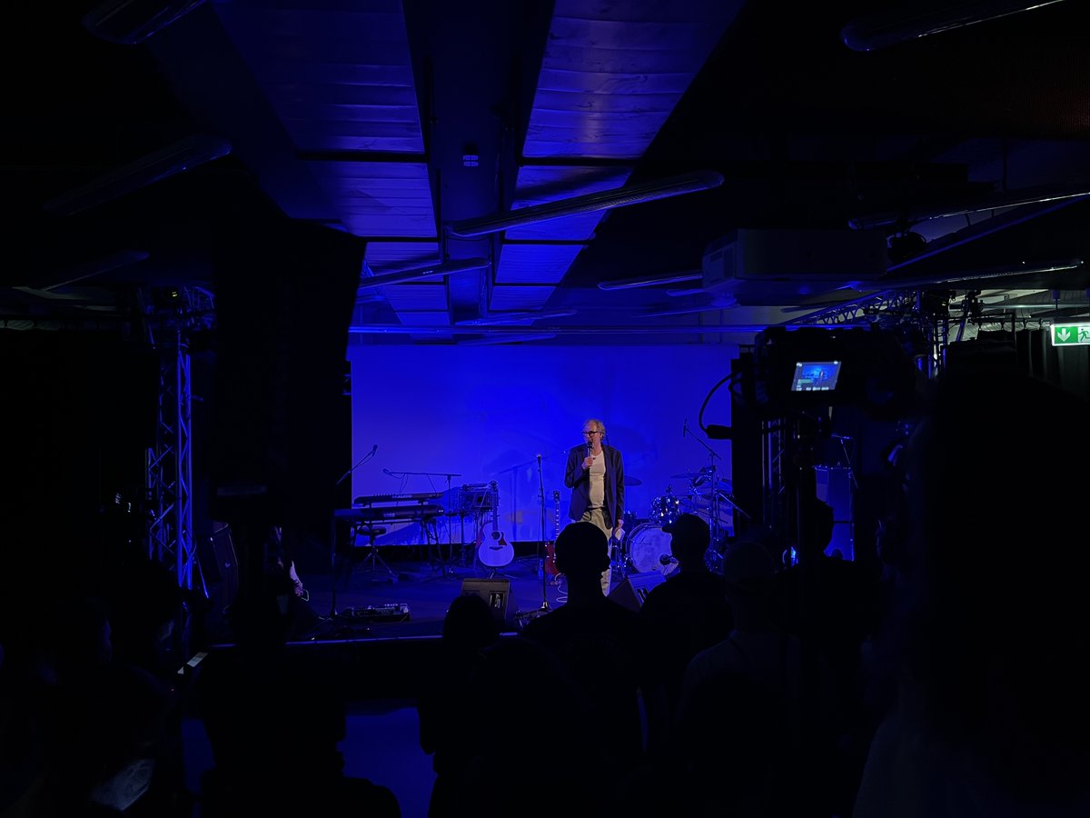frenezulejo's tweet photo. Yes, finally - @UdoDahmen opening the first completely in person (and second) @Popakademie_BW #WorkInProgressClub of the summer term - Music!!!!!! 🎶🎵🎤 https://t.co/hXZHK3gZhD