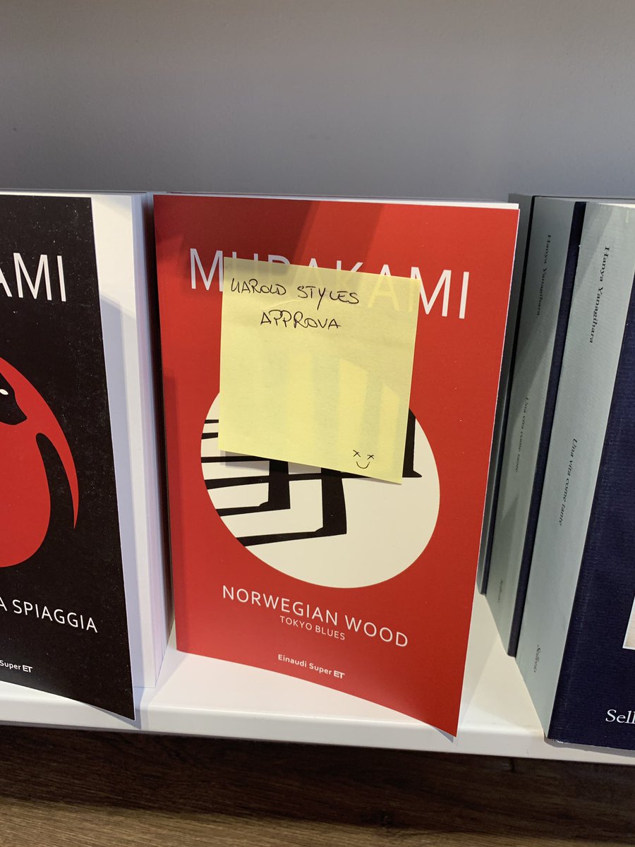 fearlessweeety's tweet photo. alla Feltrinelli a Mantova, adoro https://t.co/KihtZMFcTA
