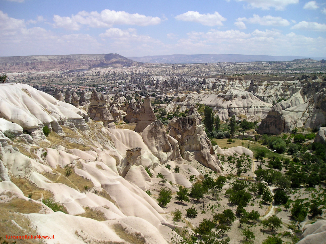 TurismoItaliaNw's tweet photo. In Cappadocia per abbattere le barriere sociali: viaggio inclusivo pensato per essere accessibile a persone con disabilità visive, ad ottobre 2022 
Leggi la notizia https://t.co/Xvkz7eSnsk 

#cappodocia #Turchia #viaggi #disabilitàvisive  #DesarticaAdventures @DESARTICA https://t.co/EhFPBZQ1sE