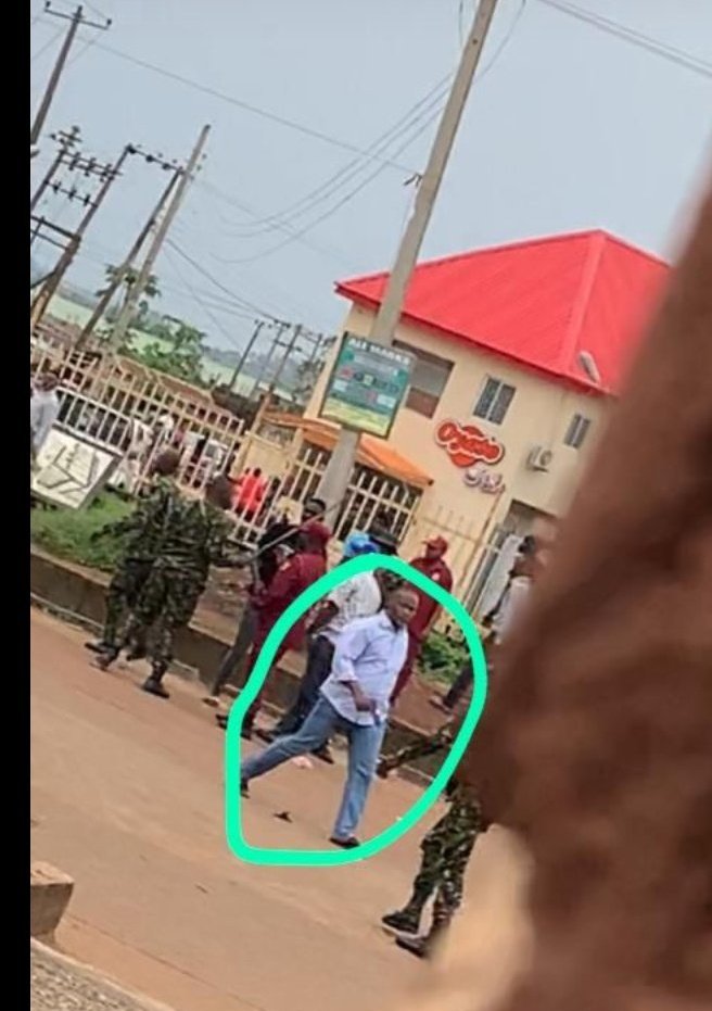 futa_tv's tweet photo. Earlier Today at #AkureProtest : more Pictorial Evidence Showing Up where Troops from the Nigeria Army Shoot Live Bullet at #EndASUUStrike Peaceful Protest in Akure
Follow us @futa_tv
#ASUU #ASUUstrike #ASUUStrikeMustEnd #AsuuStrikeUpdate #ASUUStrikeNow #EndASUUStrike https://t.co/Iq6iioGJFG