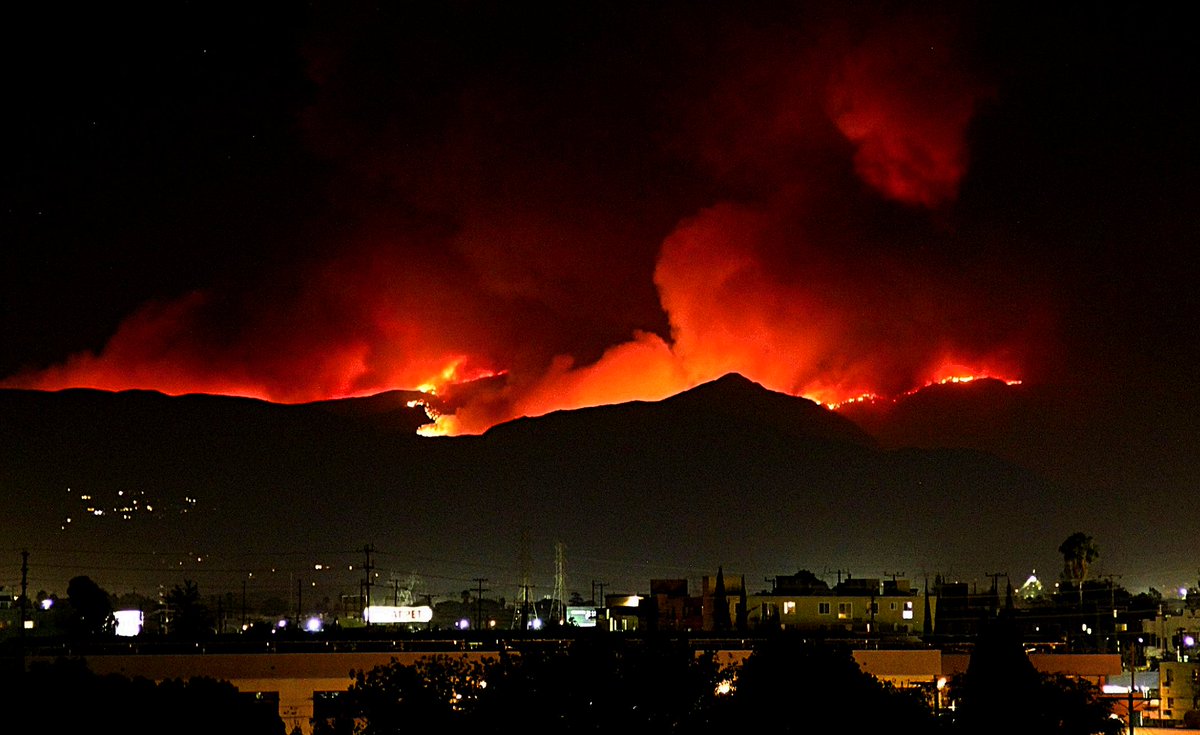 TaurianImages's tweet photo. Sand Fire in Santa Clarita from a North Hollywood elevated vantage point  #SandFire #FirePhotography #SonyNexF3 #NFTPhotography #TaurianImages #BrushFirePhotography https://t.co/pzh64ABp9Q