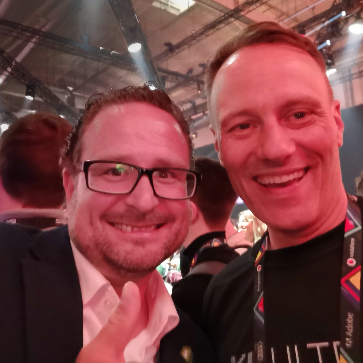 RalfKotthoff's tweet photo. OK, #OMR22 Twitter Selfie S01 Bonuscontent: Mister @Shopify DE, @HagenMeischner 🎉 https://t.co/5KjEY825mK